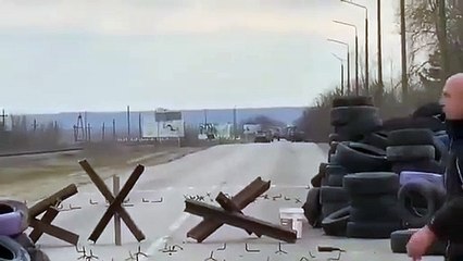 Barricadas para frenar el avance ruso en las calles de Energodar.