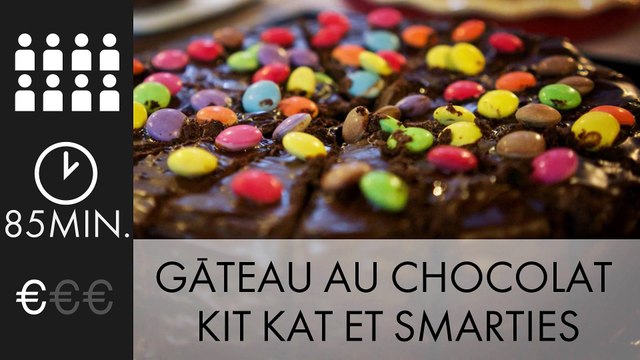 A TABLE : Gâteau au chocolat, kit kat et smarties
