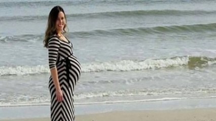 Husband takes photo of pregnant wife at the perfect moment