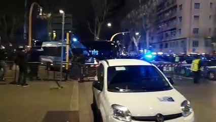 Fiorentina-Juventus, il pullman bianconero accolto da una bolgia di fischi