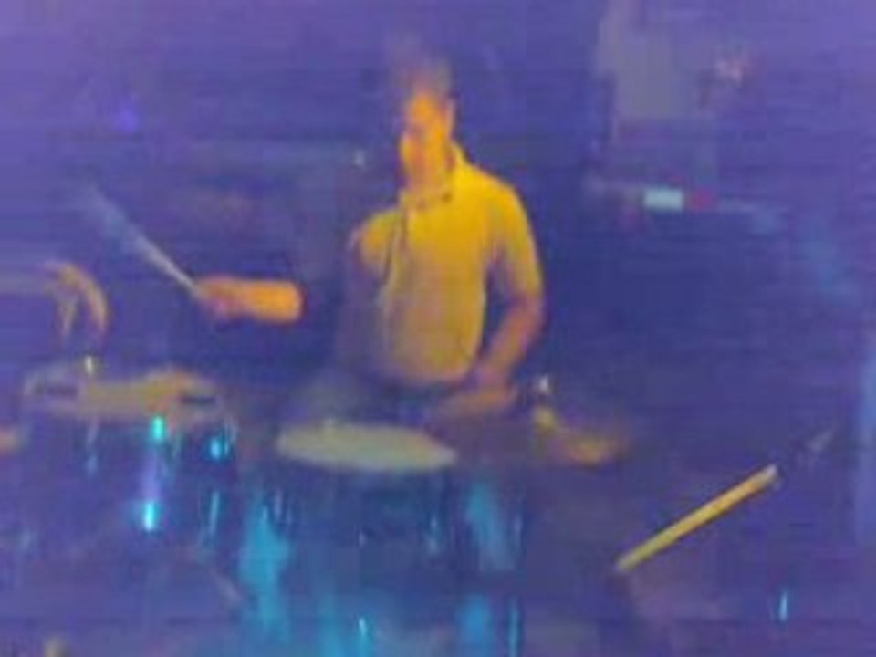 La Mosca tocando Aneurysm de Nirvana