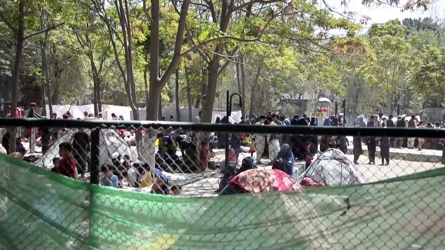 Afghanistan : les talibans aux portes de Kaboul, les femmes s'effacent des rues