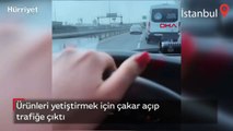 Ürünleri yetiştirmek için çakar açıp trafiğe çıktı