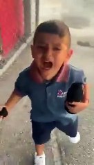 Cet enfant a perdu sa gourde batman... enfin presque