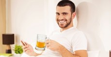 Bier im Bett: So steigert das Getränk deine Leistung beim Liebesspiel