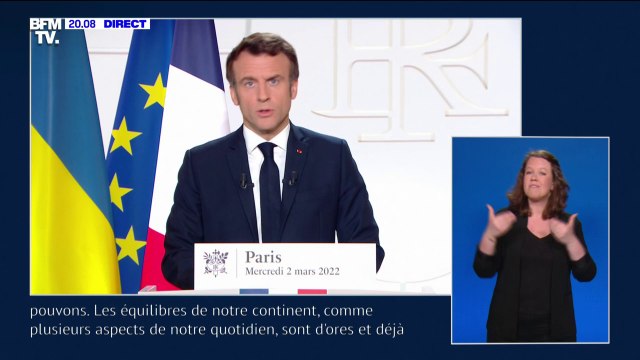 Emmanuel Macron: Je resterai en contact autant que je le peux et autant que c'est nécessaire avec le président Poutine, pour chercher sans relâche à le convaincre de renoncer aux armes