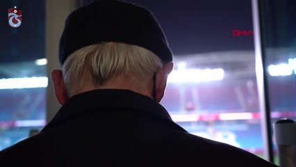 SPOR Maçta gözyaşlarına boğulan Halit dedeye forma hediye edildiği anlar paylaşıldı