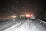 Denizli-Antalya kara yolu kar yağışı nedeniyle çift yönlü ulaşıma kapatıldı (3)