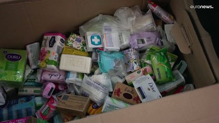 شاهد: قصر مدينة لفيف للفنون يتحول إلى مركز لجمع  وتوزيع التبرعات الأوكرانية