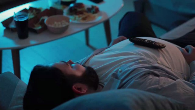 Study shows falling asleep with TV on promotes weight gain