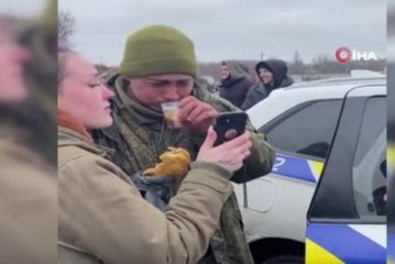 Download Video: Ukraynalıların şefkati Rus askerini gözyaşlarına boğdu