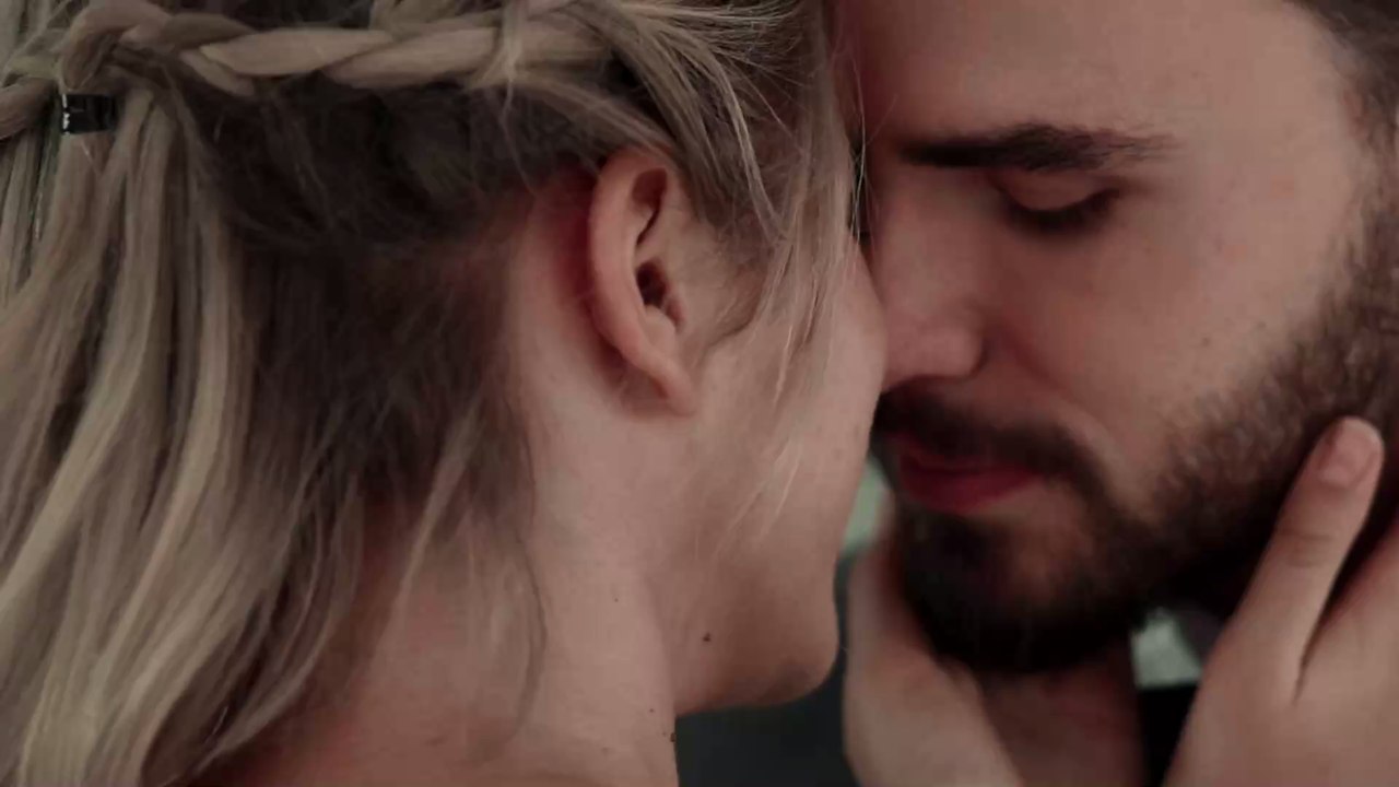 5 Things Guaranteed to Make You More Attractive to Women Backed by Science