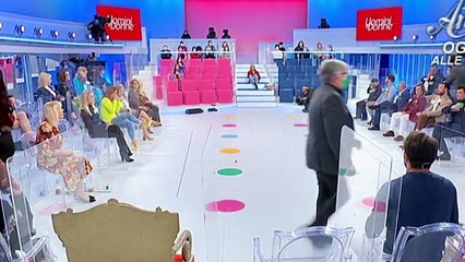 “Me ne vado”. UeD, la protagonista via dallo studio Maria De Filippi costretta a rincorrerla