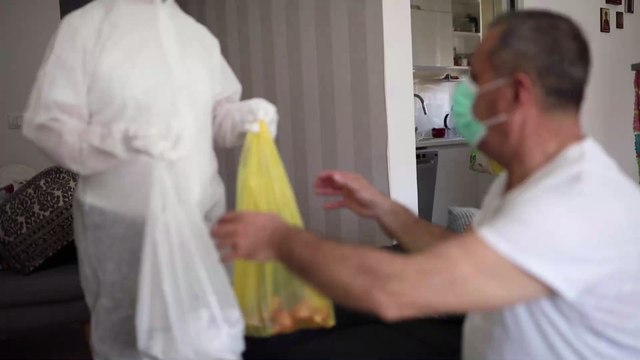 One 93-year-old's hilarious sign resulted in a huge delivery of beer