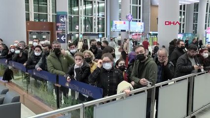 Ukrayna'dan gelen Türklerin aileleriyle buluşmasında duygu dolu anlar