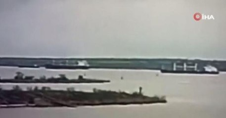 Rus ordusunun Kiev'e girişini önlenmek için köprüler yıkılıyor