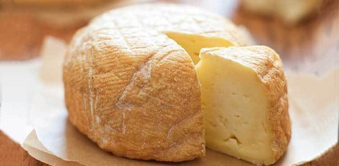 We finally know why feet smell like cheese