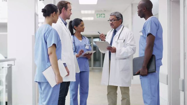 Starke Bauchschmerzen: OP enthüllt grausigen Zwang der Patientin