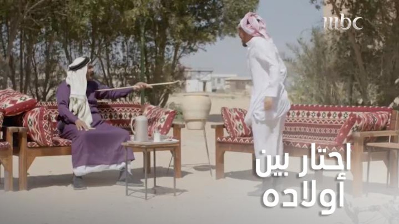 هذا الأب لا يدري كيف بتكون تصرفات أولاده.. شاهدوا ردة فعله على ولده الثاني!!