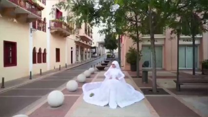 Beirut Explosion: Bride Taking Wedding Photos Escapes Blast (VIDEO)