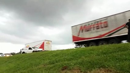 Colisão entre Saveiro e Prisma é registrada na BR-277 em Cascavel