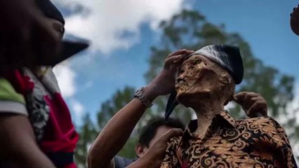 This Indonesian tribe digs up their dead every year to give them a makeover