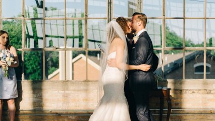 This seriously embarrassing moment ruined the bride and groom's kiss