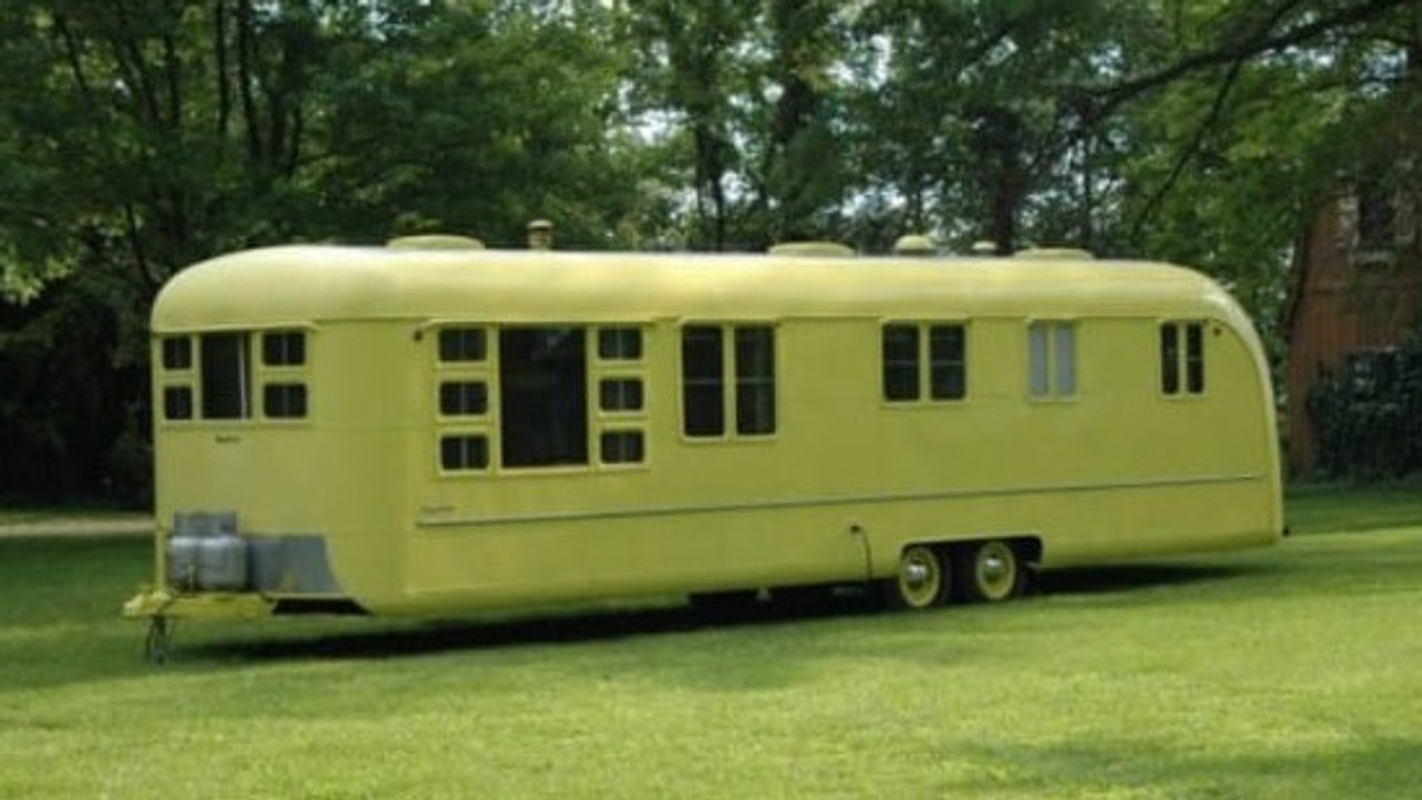 This Caravan Was Abandoned for Over 60 Years and What They Found Inside Left Them Speechless