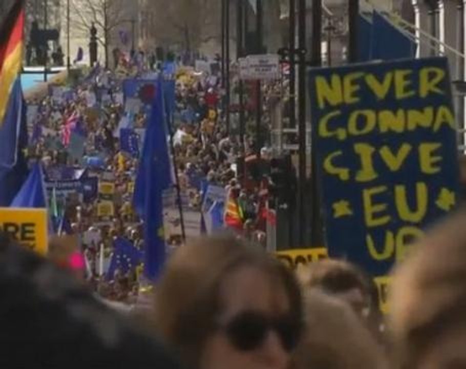 Thousands join pro-EU march through London