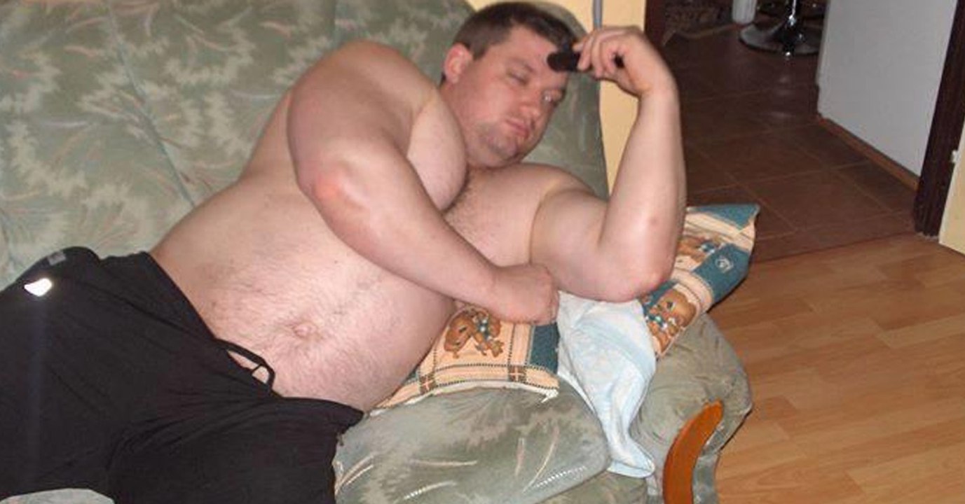 Seine Freundin verlässt ihn, weil er zu dick ist: So sieht er heute nicht mehr aus