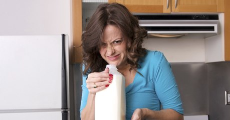 Viel zu schade zum Wegschütten: So kannst du verdorbene Milch noch wunderbar verwenden!