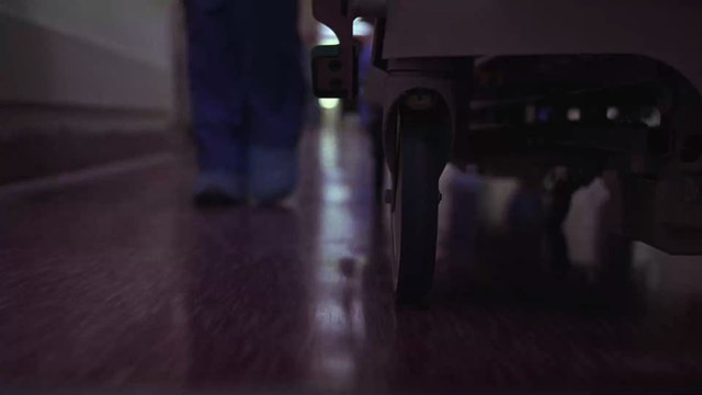 Schmerzen im Fuß: Ohne es zu wissen ist der Mann selbst schuld daran