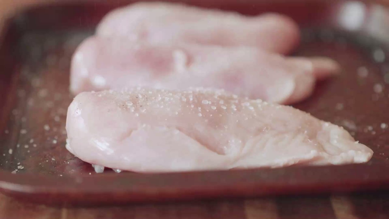 Vorsicht vor weißen Streifen auf Hühnerbrust: Diese Gefahr unterschätzen fast alle