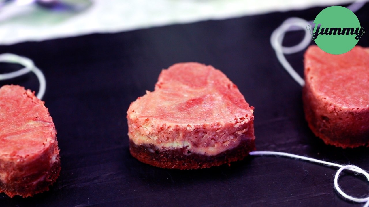 Süße Cheesecake-Herzen: Mit diesem Dessert wickelt ihr jeden um den Finger!