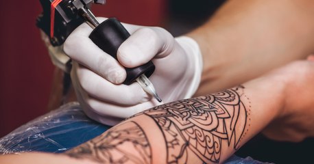Tätowierung: Diese Farbe dringt gefährlich tief ins Gewebe vor