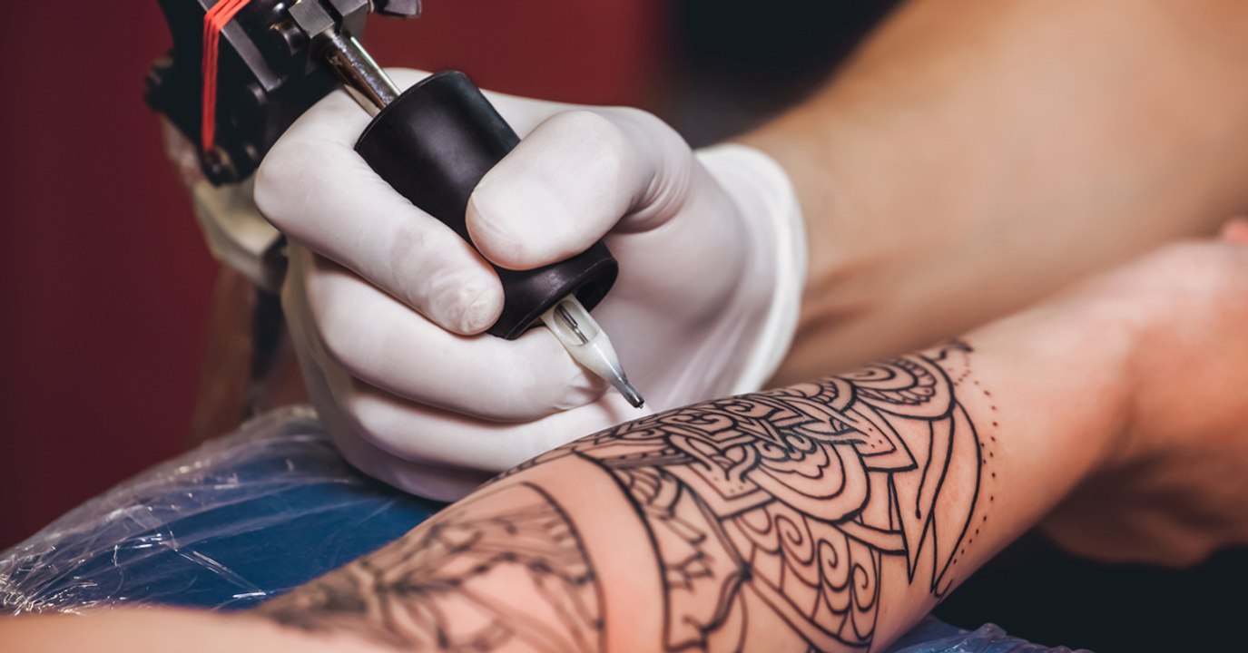 Tätowierung: Diese Farbe dringt gefährlich tief ins Gewebe vor