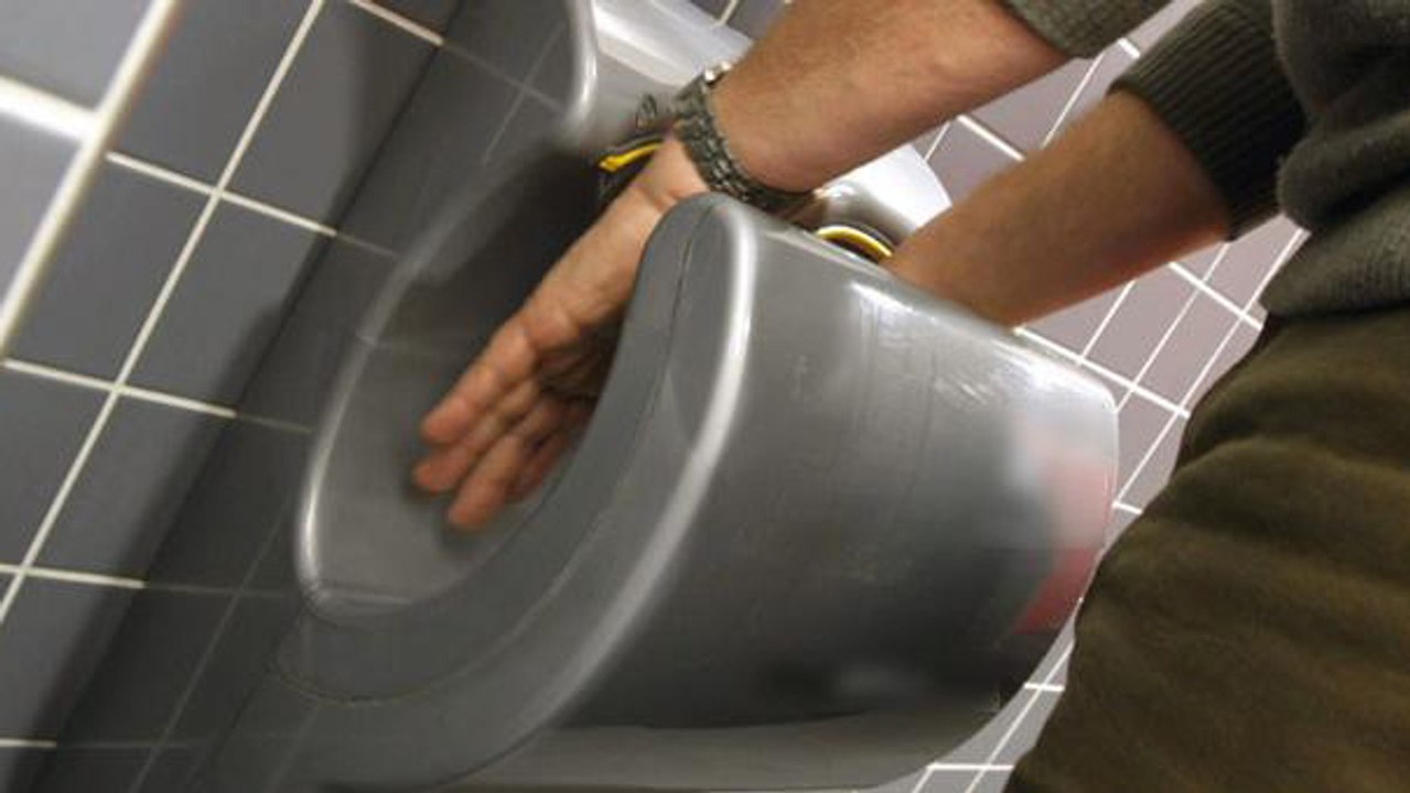 Darum solltet ihr ab sofort keine elektrischen Händetrockner mehr benutzen