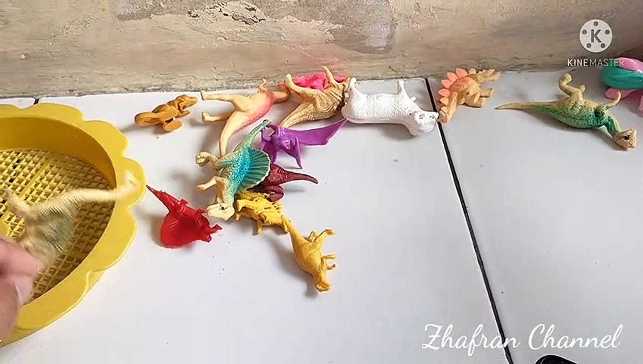 Happy Playing Dinosaurs