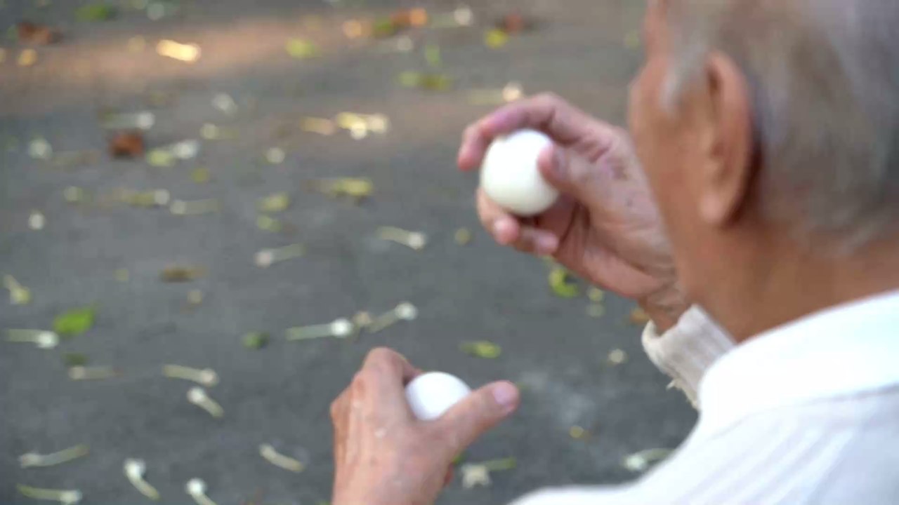 Mann trinkt 1 Liter Wein am Tag: So sieht sein Körper heute aus!