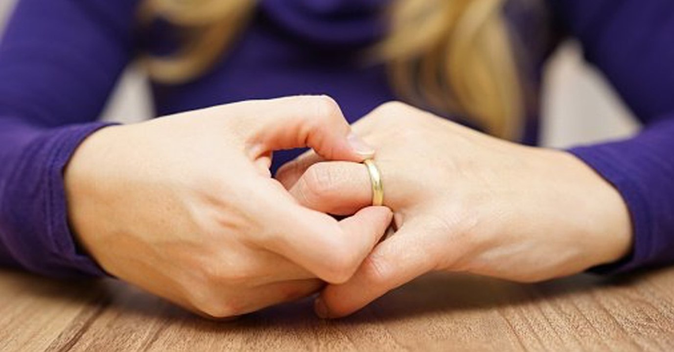 Festsitzender Ring: Mit dem Fadentrick kannst du ihn schmerzfrei entfernen