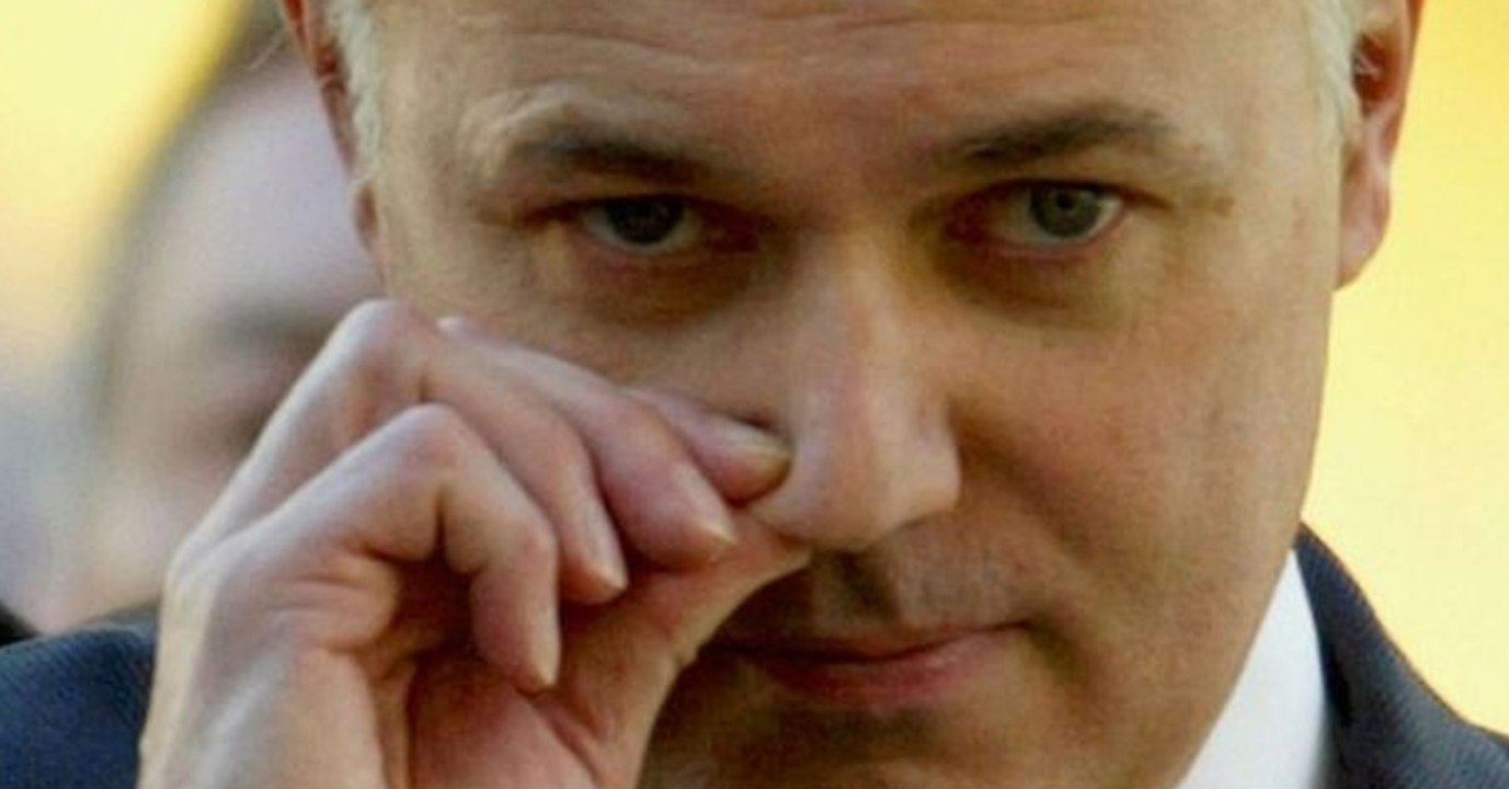 Nasebohren nicht nur eklig: Ärzt:innen warnen vor den Folgen für unsere Gesundheit