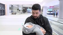 Savaştan 3 saat önce doğan Türk bebeği emilia, ailesiyle İstanbul'da