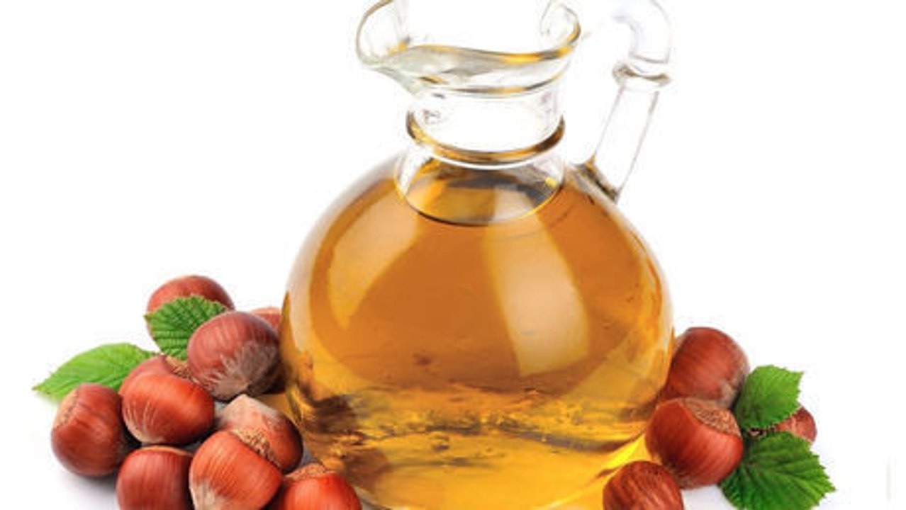 Haselnussöl: So bereichert dieses Speiseöl Körper und Schönheit