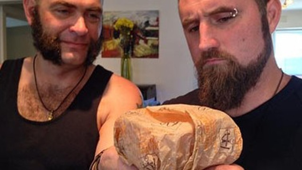 Sie bewahren einen Burger 20 Jahre lang auf - dann packen sie ihn aus