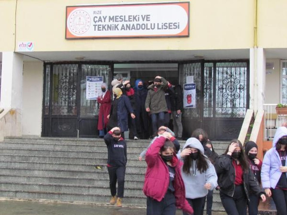 RİZE VALİSİ ÇEBER: KAÇAK YOLLAR, DUVARLAR, BİNALAR BİZİ ÇOK YORUYOR