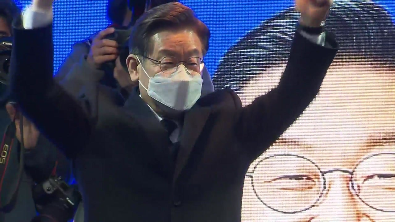 李 "전 국민 소비쿠폰 지급...野, 국민 고통 내버려둬" / YTN