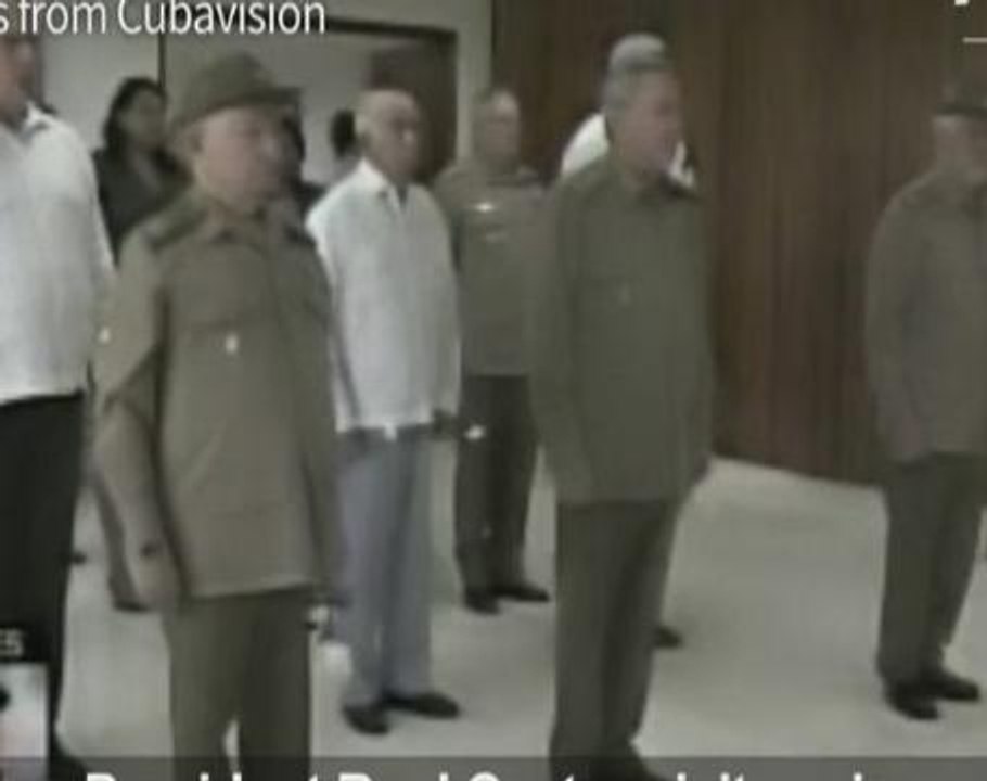 Cuban president Raul Castro stands before Fidel's remains