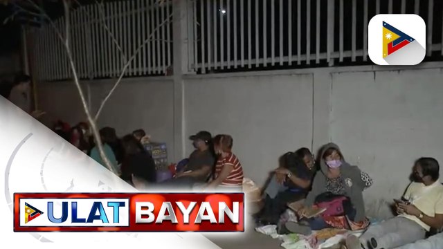 Ilang SSS members, nagpalipas ng magdamag sa labas ng SSS main office sa Q.C. para sa kanilang SSS claims