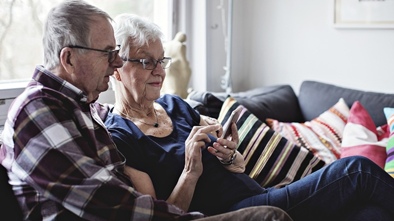 LED-Licht: Studie deckt auf, wie gefährlich die Lichtquelle für dein Auge ist