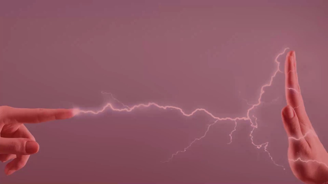 Elektrostatische Entladung: Darum bekommst du im Winter öfters mal eine gewischt